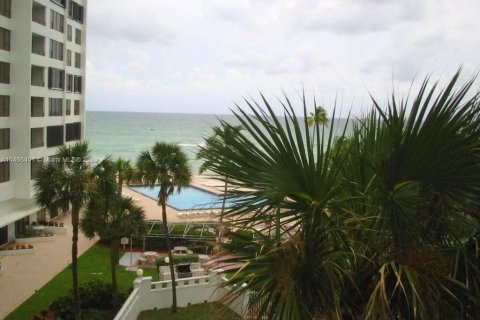 Снять в аренду кондоминиум в Холливуд, Флорида 2 спальни, 116.13м2, № 1932576 - фото 10