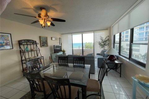 Снять в аренду кондоминиум в Холливуд, Флорида 2 спальни, 116.13м2, № 1932576 - фото 3