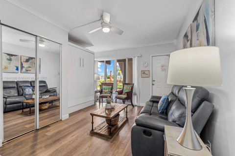Condo in Pompano Beach, Florida, 1 bedroom  № 1842737 - photo 8