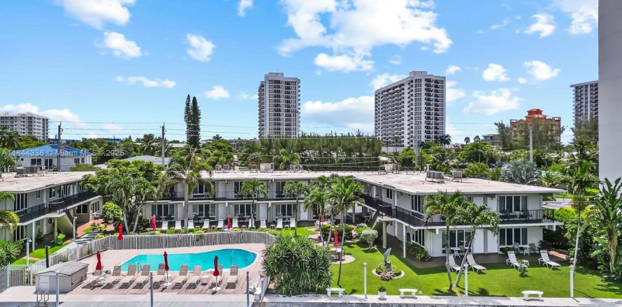 Condo in Pompano Beach, Florida, 1 bedroom  № 1842737