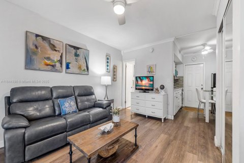 Condo in Pompano Beach, Florida, 1 bedroom  № 1842737 - photo 6