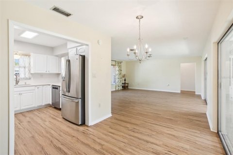 House in Winter Haven, Florida 3 bedrooms, 178.09 sq.m. № 1573009 - photo 11