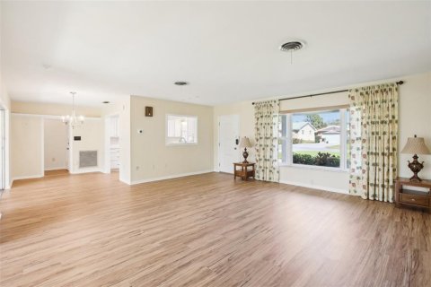House in Winter Haven, Florida 3 bedrooms, 178.09 sq.m. № 1573009 - photo 8