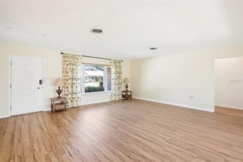 House in Winter Haven, Florida 3 bedrooms, 178.09 sq.m. № 1573009 - photo 9