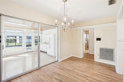 House in Winter Haven, Florida 3 bedrooms, 178.09 sq.m. № 1573009 - photo 25