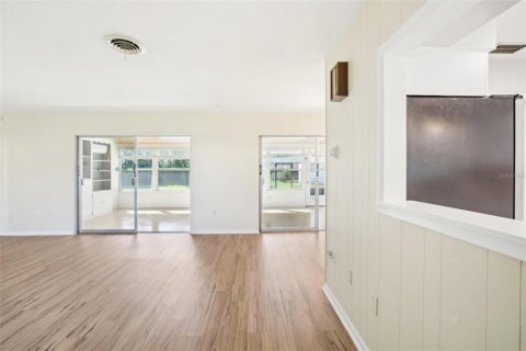 House in Winter Haven, Florida 3 bedrooms, 178.09 sq.m. № 1573009 - photo 5