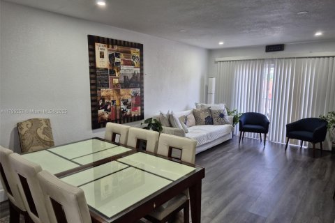 Condo in Hialeah, Florida, 2 bedrooms  № 1865456 - photo 6
