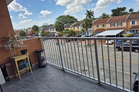 Condo in Hialeah, Florida, 2 bedrooms  № 1865456 - photo 11