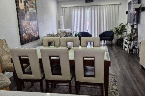 Condo in Hialeah, Florida, 2 bedrooms  № 1865456 - photo 3