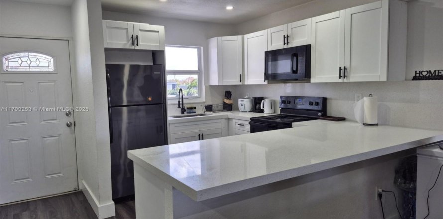 Condo in Hialeah, Florida, 2 bedrooms  № 1865456