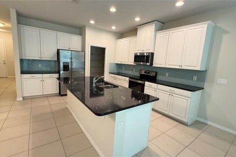 Touwnhouse à vendre à Oviedo, Floride: 3 chambres, 173.91 m2 № 2304359 - photo 6