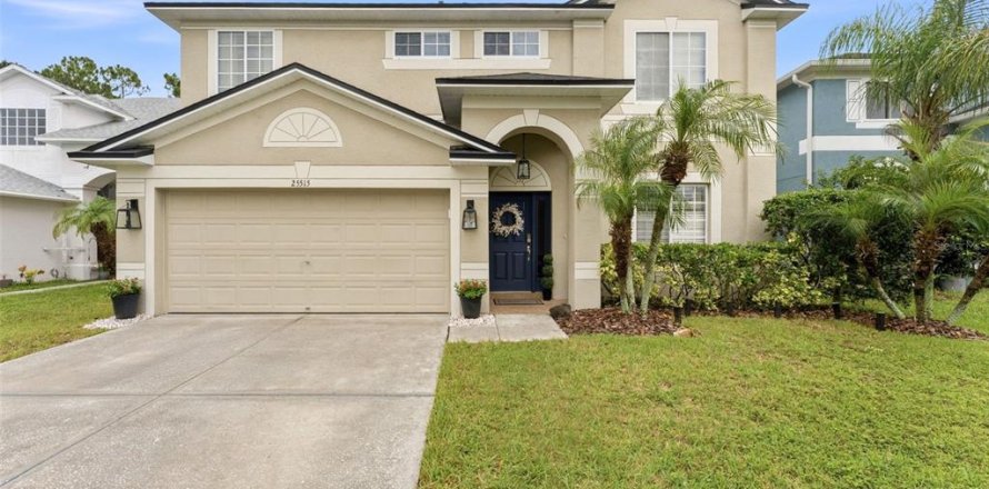 House in Land O' Lakes, Florida 3 bedrooms, 219.81 sq.m. № 2284253