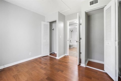Condo in West Palm Beach, Florida, 2 bedrooms  № 1642492 - photo 14