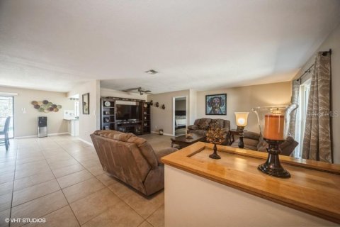 Casa en venta en Apollo Beach, Florida, 3 dormitorios, 164.44 m2 № 1770089 - foto 5