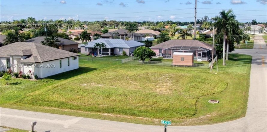 Terrain à Cape Coral, Floride № 2089004