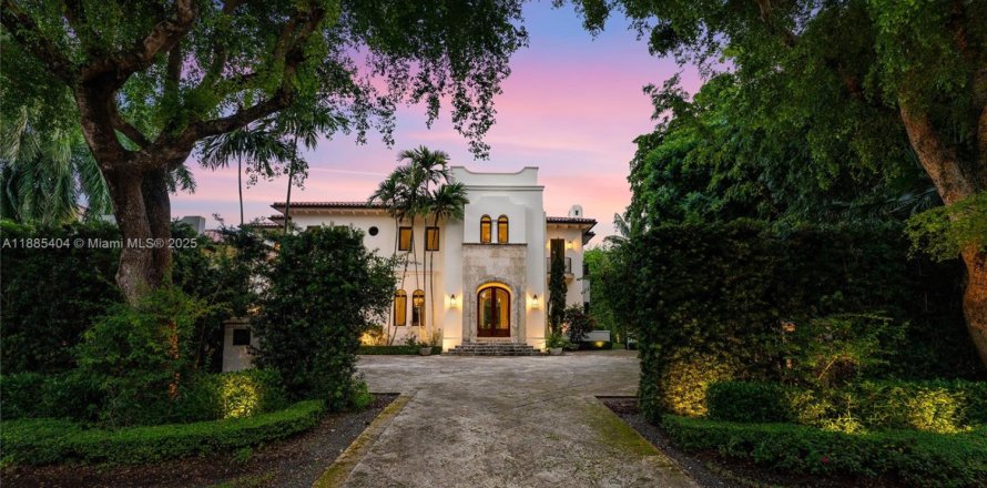 Villa ou maison à Coral Gables, Floride 6 chambres, 505.57 m2 № 1932450