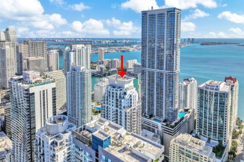 Condominio en Miami, Florida, 1 dormitorio  № 2028039