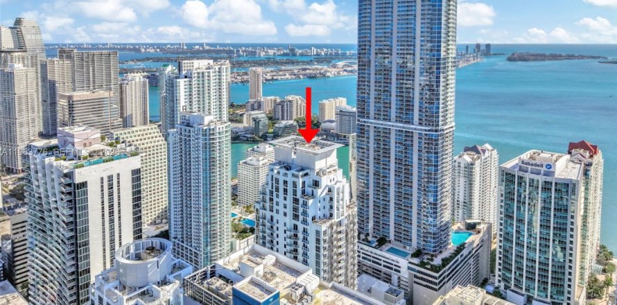 Condominio en Miami, Florida, 1 dormitorio  № 2028039