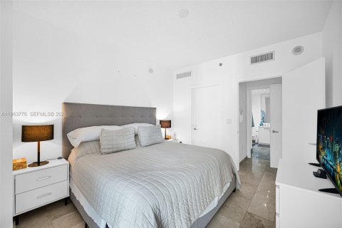 Condominio en venta en Miami, Florida, 1 dormitorio, 78.32 m2 № 2028039 - foto 19