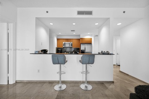 Condominio en venta en Miami, Florida, 1 dormitorio, 78.32 m2 № 2028039 - foto 10