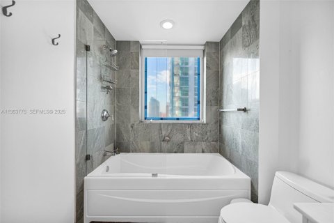 Condominio en venta en Miami, Florida, 1 dormitorio, 78.32 m2 № 2028039 - foto 24