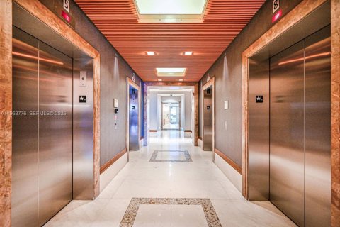 Condominio en venta en Miami, Florida, 1 dormitorio, 78.32 m2 № 2028039 - foto 28