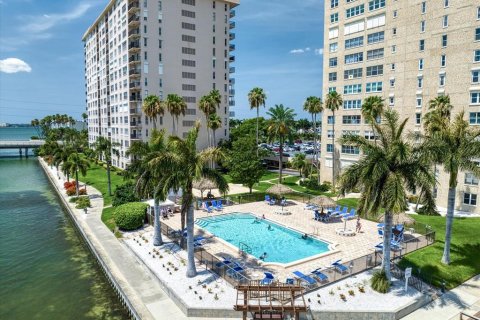 Condominio en Saint Petersburg, Florida, 2 dormitorios № 2104058