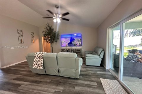 House in Ocala, Florida 4 bedrooms № 1852277 - photo 4