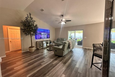 House in Ocala, Florida 4 bedrooms № 1852277 - photo 5