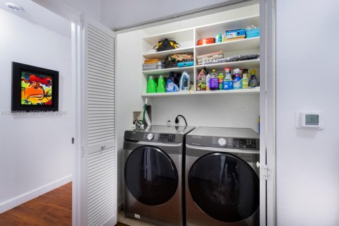 Condo in Miami, Florida, 2 bedrooms  № 2069637 - photo 22