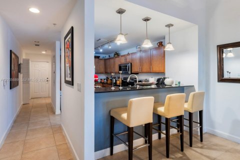 Condo in Miami, Florida, 2 bedrooms  № 2069637 - photo 14