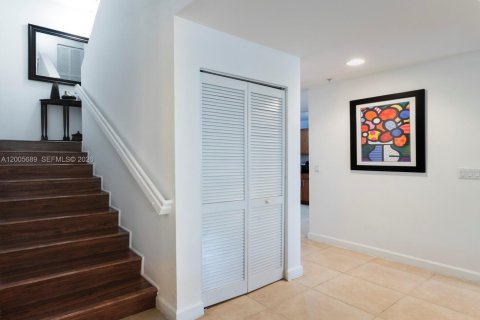 Condo in Miami, Florida, 2 bedrooms  № 2069637 - photo 21