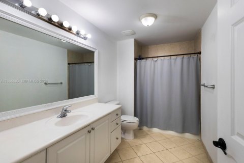 Condo in Miami, Florida, 2 bedrooms  № 2069637 - photo 27