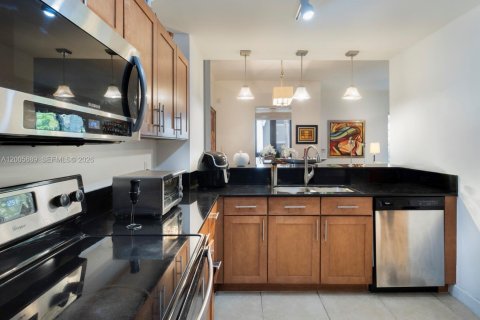 Condo in Miami, Florida, 2 bedrooms  № 2069637 - photo 15