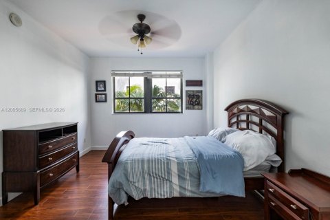 Condo in Miami, Florida, 2 bedrooms  № 2069637 - photo 26