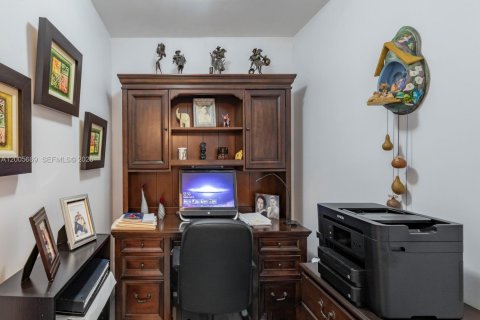 Condo in Miami, Florida, 2 bedrooms  № 2069637 - photo 20