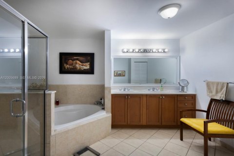 Condo in Miami, Florida, 2 bedrooms  № 2069637 - photo 24