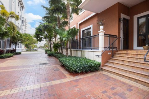 Condo in Miami, Florida, 2 bedrooms  № 2069637 - photo 8