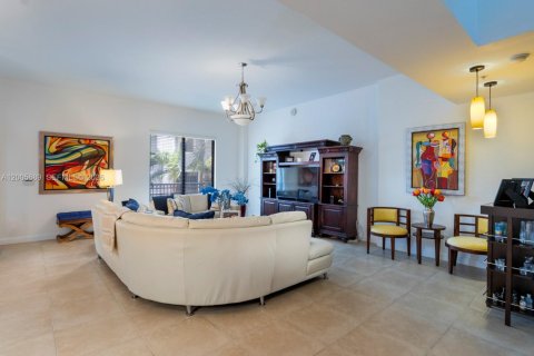 Condo in Miami, Florida, 2 bedrooms  № 2069637 - photo 11