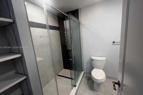 Снять в аренду коммерческую недвижимость в Хайалиа, Флорида 2 спальни, № 1989595 - фото 8