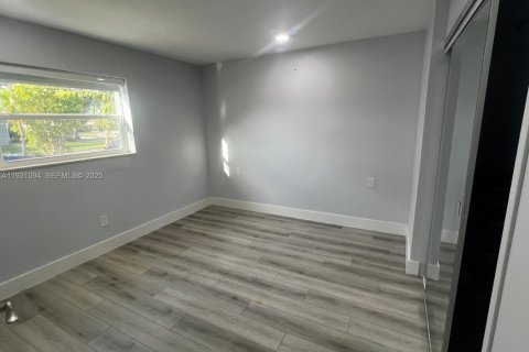 Снять в аренду коммерческую недвижимость в Хайалиа, Флорида 2 спальни, № 1989595 - фото 7