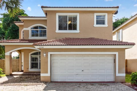 Villa ou maison à louer à Pembroke Pines, Floride: 3 chambres, 181.81 m2 № 2431338 - photo 2