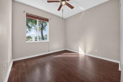 Villa ou maison à louer à Pembroke Pines, Floride: 3 chambres, 181.81 m2 № 2431338 - photo 19