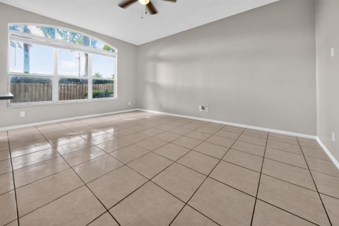 Villa ou maison à louer à Pembroke Pines, Floride: 3 chambres, 181.81 m2 № 2431338 - photo 7