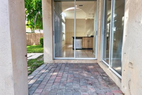 Villa ou maison à louer à Pembroke Pines, Floride: 3 chambres, 181.81 m2 № 2431338 - photo 23