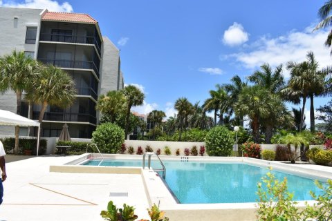 Condominio en West Palm Beach, Florida, 2 dormitorios  № 2262009