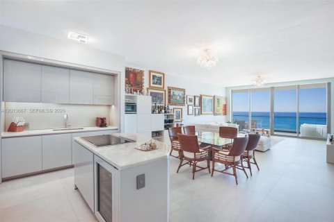 Condominio en venta en Sunny Isles Beach, Florida, 3 dormitorios, 283.35 m2 № 2274663 - foto 12