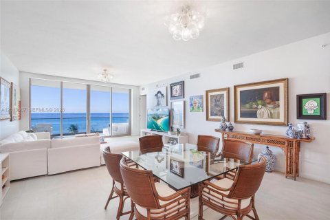 Condominio en venta en Sunny Isles Beach, Florida, 3 dormitorios, 283.35 m2 № 2274663 - foto 11