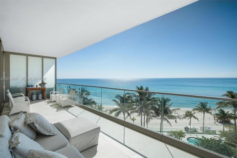 Condominio en venta en Sunny Isles Beach, Florida, 3 dormitorios, 283.35 m2 № 2274663 - foto 2