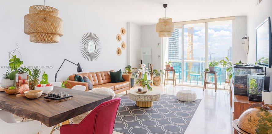 Кондоминиум с 2 спальнями в Майами, Флорида № 2012391